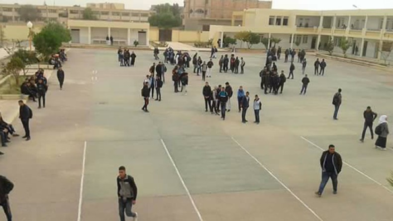 تلاميذ النهائي يقاطعون الدراسة في أولاد عمار بباتنة