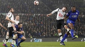 “محرز” يفتكّ الإعادة!