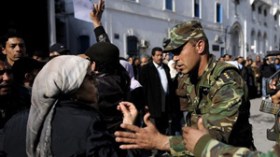 جزائريون‭ ‬يغامرون‭ ‬باجتياز‭ ‬الغابات‭ ‬والأودية‭ ‬لمغادرة‭ ‬تونس