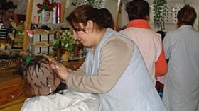 تاريخ الزفاف تضبطهالحلاقة وتسريحة العروس بخمسة ملايين