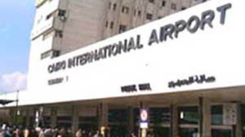 طوارئ بمطار القاهرة بعد بلاغ بوجود قنبلة