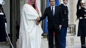 اليمين الفرنسي يطالب بسحب وسام سعودي!