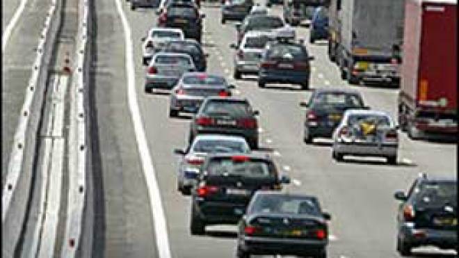 ضفتا الطريق السيَّار مفتوحتان للاستثمار وتشغيل 300 ألف بطال