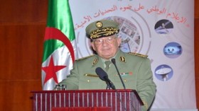 قايد صالح: يجب توعية الإعلام بالتهديدات التي تعترض الجزائر