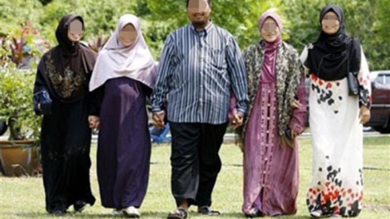 أزواج‮ ‬يرفعون شعار‮.. ‬تعدّد أو تبدّد