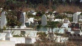 جنازة مهيبة للأم المذبوحة وابنيها بمقبرة العالية