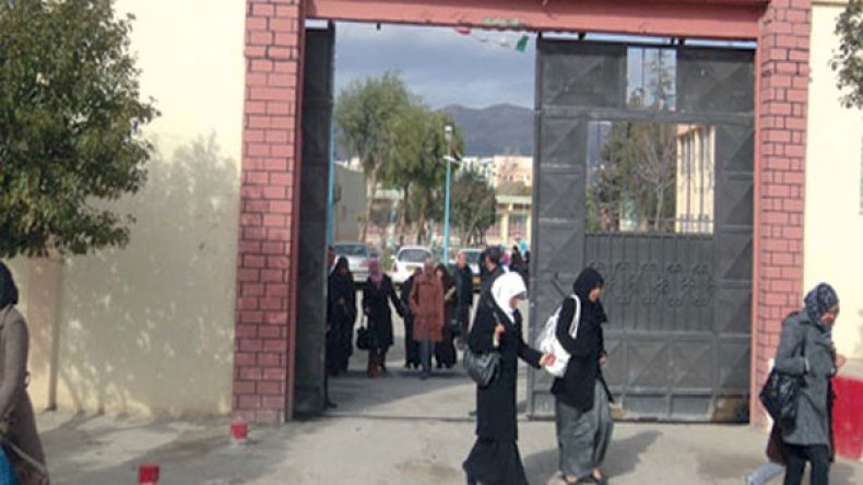 طالبات إقامتين جامعيتين يخرجن في مسيرة بتيزي وزو