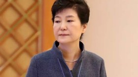 رئيسة كوريا الجنوبية المعزولة تغادر البيت الأزرق