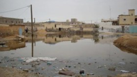سكان شارع دبي التجاري يغرقون في المياه القذرة بالمغير