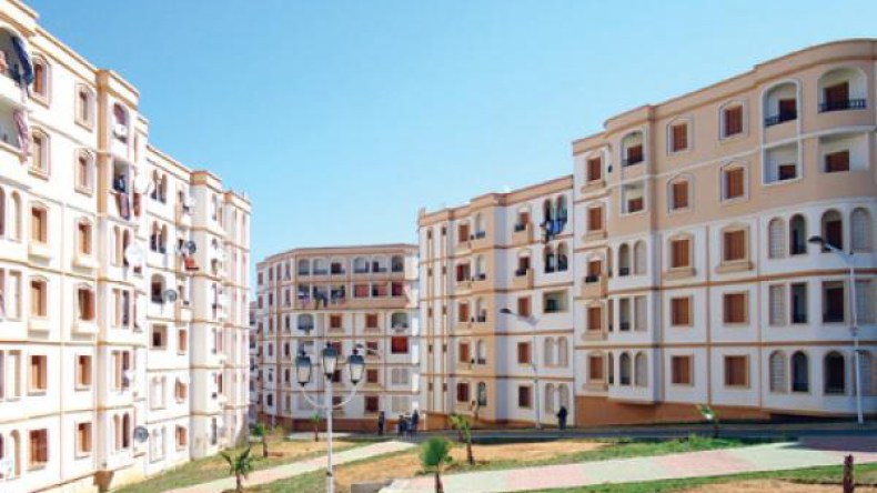 مستفيدون من سكنات يطالبون بالعقود ويهدّدون بالاحتجاج