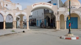 تجار الوادي يحتجون على انعدام موقف للسيارات بالسوق المركزي