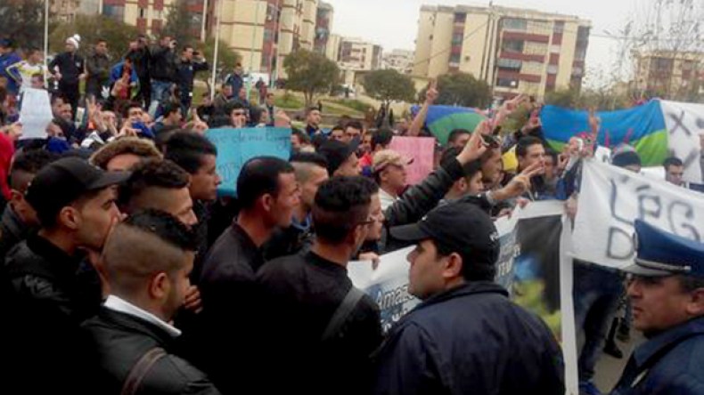 الأمن يمنع مسيرة الطلبة بالقطب الجامعي بجامعة البويرة
