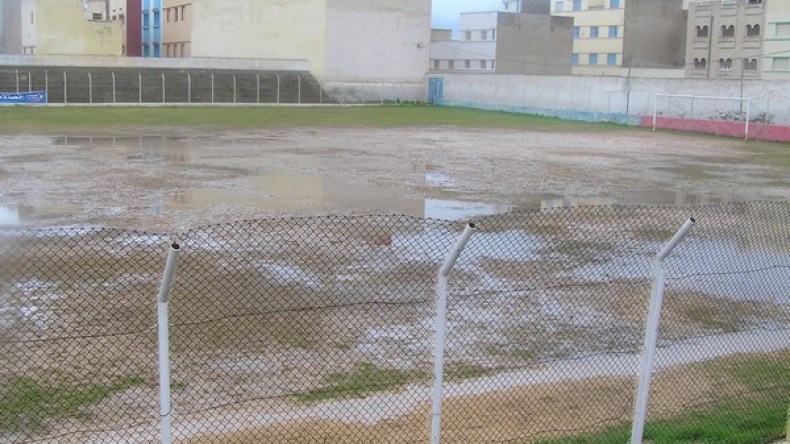 الأمطار تفضح التلاعب في انجاز الملعب البلدي بميزرانة