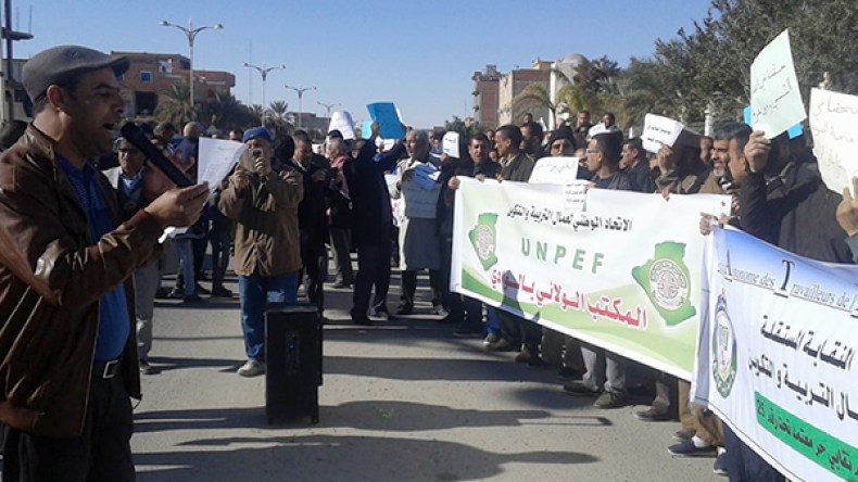 تكتل النقابات المستقلة يشل القطاعات بالوادي والعشرات يتجمهرون أمام الولاية