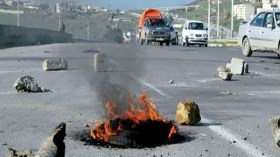 محتجون يتخذون مئات المواطنين “رهائن” على طريق بجاية ـ العاصمة