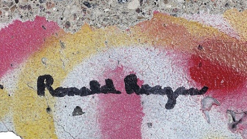 هذا هو سعر بيع قطعة من جدار برلين؟!