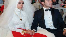 عروسان يتركان قاعة الزفاف للمشاركة في المظاهرات ضدّ الانقلاب في تركيا!