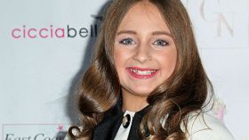 إيزابيلا باريت.. “طفلة الأعمال” التي ينمو جسدها وحسابها البنكي معا!