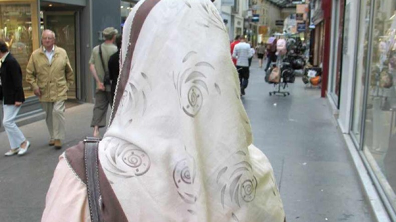 بعد البوركيني… رفض لمحجبتين في مطعم فرنسي