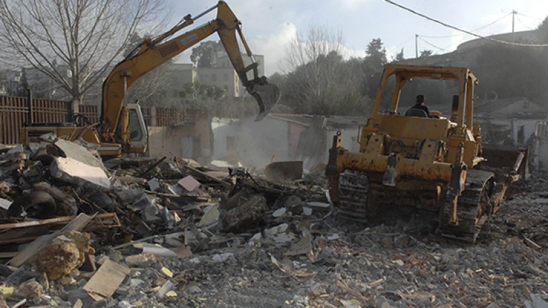 هدم 18 مسكنا فوضويا شُيّد فوق قلعة رومانية بالشلف