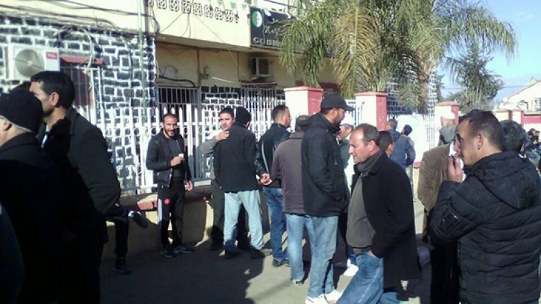 منتخبو الأرسيدي يحتجون ويعطلون تشكيل هيئات المجلس البلدي لأهل القصر