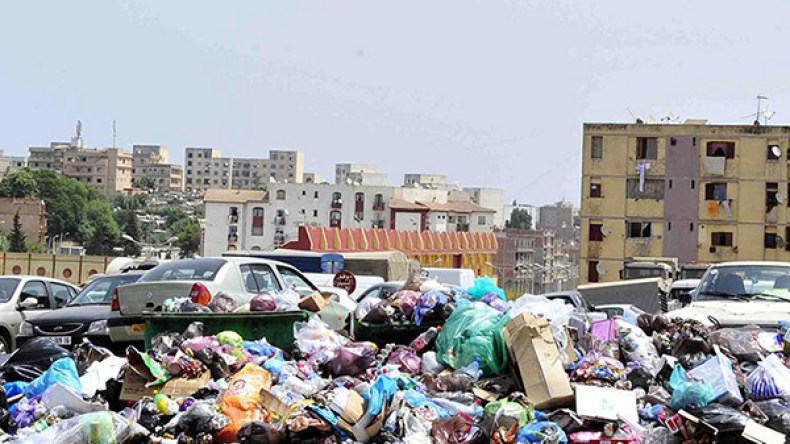 كارثة بيئية تهدد سكان حي بومزراق بباب الوادي