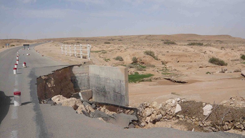 بنايات وطرقات بعدة بلديات تنام على الوديان