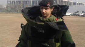 رافعة القسيم.. جسد ناعم يفكّك المتفجرات والقنابل