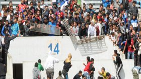 جرحى ورشق بالحجارة بين أنصار شبيبة القبائل ومولودية الجزائر