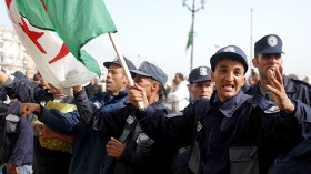 “الباتريوت” وأعوان الدفاع الذاتي في مسيرة بتيزي وزو