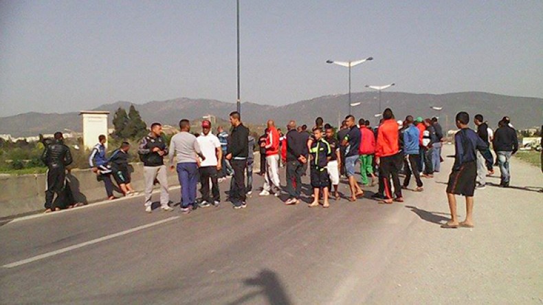 مقصون من السكن يقطعون الطريق بعين الدفلى