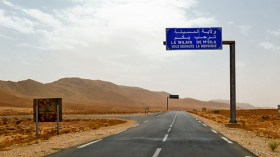 محتجون يحتجون ويطالبون بإلغاء قائمة المستفيدين من السكن بالمسيلة