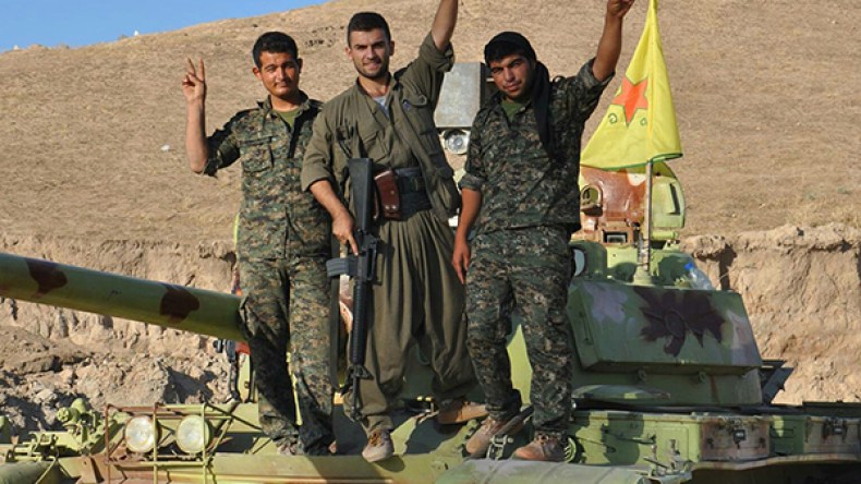 وحدات حماية الشعب الكردية تطرد داعش من دير الزور