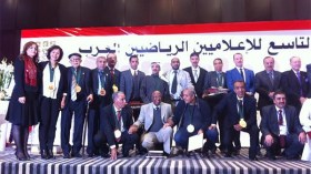 الاتحاد العربي للصحافة الرياضية يكرم الصحفي الجزائري عيسى إسماعيل