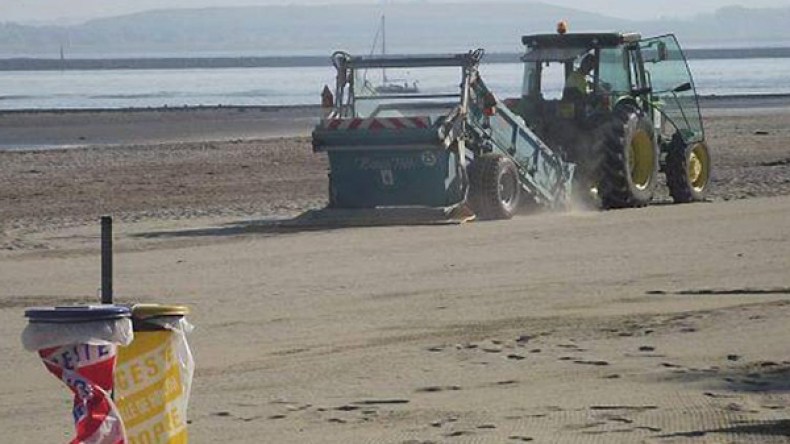 آلات لتنظيف رمال الشواطئ كلفت الملايير عرضة للتلف بالحظائر