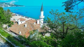 قصة ملكة أوروبية راهبة بنت مئذنة في قصرها!