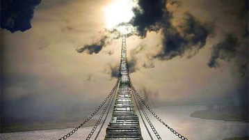 احذر أن تكون حجر عثرة على الطّريق