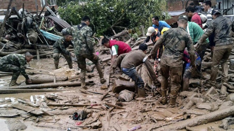 أكثر من مئتي قتيل في انهيارات أرضية بكولومبيا