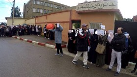 تلاميذ ثانوية بن عبد المالك رمضان باسطاوالي يحتجون