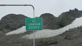 لاجئون يغادرون من أمريكا إلى كندا مشيا على الأقدام