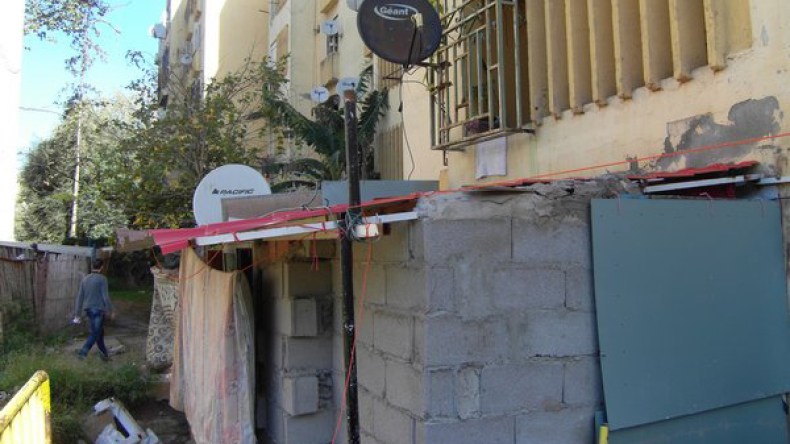 قاطنو الأقبية بباب الزوار يستعجلون الترحيل