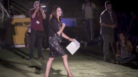 بالفيديو… وزيرة إسرائلية تغادر حفلا بسبب محمود درويش