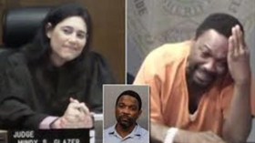 متهم ينهار باكيا بعد أن كشفت القاضية أنه كان صديقا لطفولتها