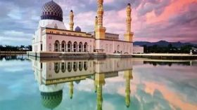 المساجد العائمة حول العالم.. جمال متعة وانتعاش
