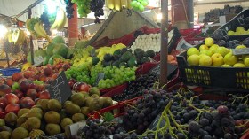 خُضار وفواكه ممزوجة ببقايا الجرذان والقطط والكلاب تباع بالشلف