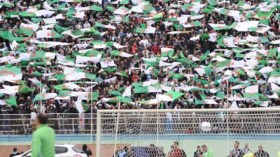 “الشتم” في الملاعب أبكى حكما تونسيا.. ويدفع اللاعبين للاعتزال بالجزائر