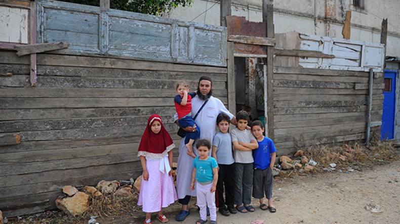 عائلة من 8 أفراد مشردة تواجه المصير المجهول في بني مسوس