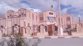 مواطنون ينتظرون شاحنة الغاز.. والبطالة تنخر فئة الشباب