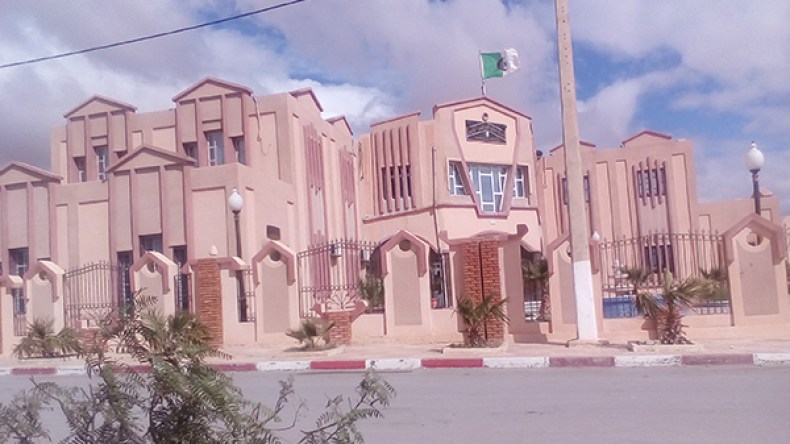 مواطنون ينتظرون شاحنة الغاز.. والبطالة تنخر فئة الشباب