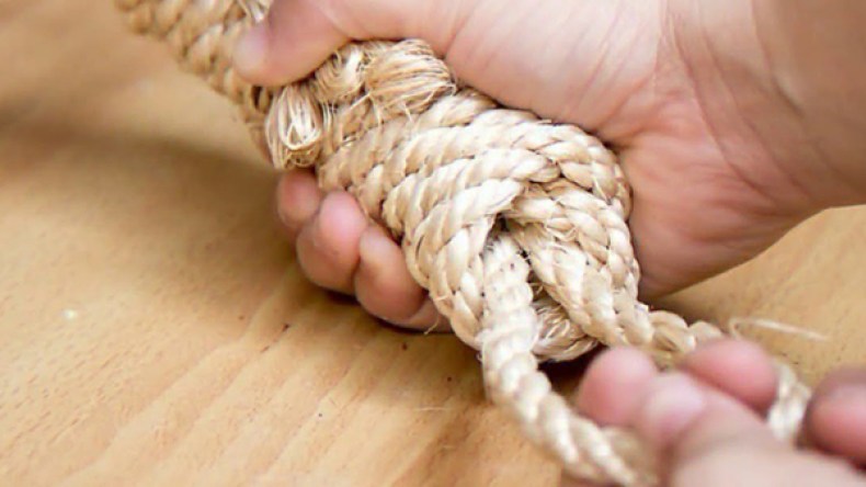 طفل يحاول الإنتحار في الطارف